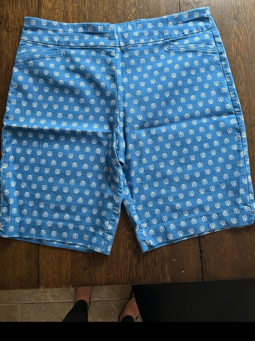 croft & barrow Blue Floral-Print Flat Front Women's Shorts